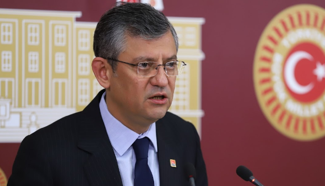 “Depremzedelerin evleri yanlış yere yapılmıştı; şimdi görüyoruz, çadırları da yanlış yere kurulmuş”