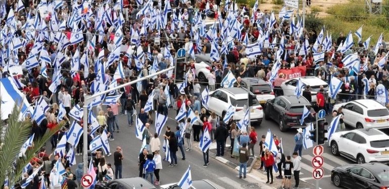 İsrail’de yargı düzenlemesine karşı gösterileri düzenleyen gruplar eylemleri sürdüreceklerini açıkladı