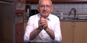 kadinlar-omuz-omuza-durduklarinda-aradan-kimse-gecemez