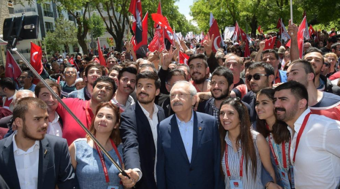 Avrupa Sosyalistler Partisi: “Muhalefetin saygın ve şefkatli bir lider olan Kılıçdaroğlu’nun arkasında birleşmesini destekliyoruz”