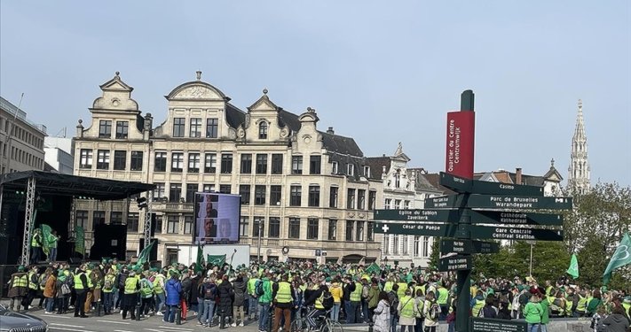 Brüksel’de öğretmenler greve gitti