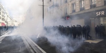 fransada-emeklilik-reformu-karsiti-gosterilerde-arbede-cikti
