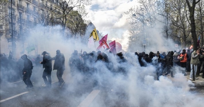 Fransa’da milyonları sokağa döken reformun eylülde yürürlüğe gireceği kesinleşti