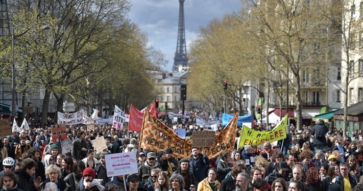 Fransa’da tartışmalı emeklilik reformu yasalaştı