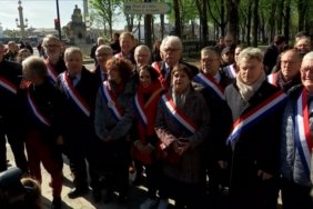 fransiz-milletvekilleri-elysee-sarayina-yurudu