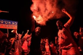 israilde-netanyahu-karsiti-gosteriler-devam-ediyor