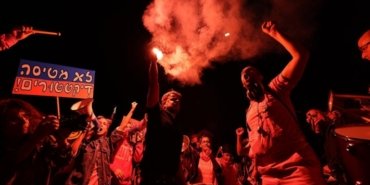 israilde-netanyahu-karsiti-gosteriler-devam-ediyor