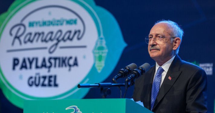 Kılıçdaroğlu, “Beylikdüzü Belediyesi Kadir Gecesi İftarı”na katıldı