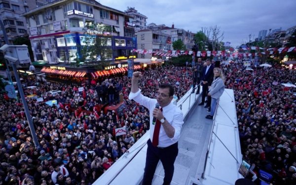 Ekrem İmamoğlu’nun Bağdat Caddesi turuna yoğun ilgi