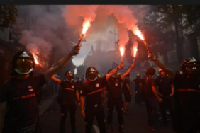 ispanyada-itfaiyeciler-mecliste-geciken-yasal-duzenlemeden-dolayi-madridde-gosteri-yapti