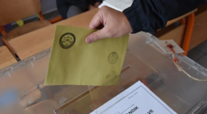 yurt-disi-ve-gumruklerde-oy-kullanan-secmen-sayisi-15-milyonu-asti