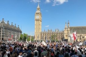 ingilterede-pratisyen-hekimler-maaslari-ve-calisma-sartlarini-protesto-etti