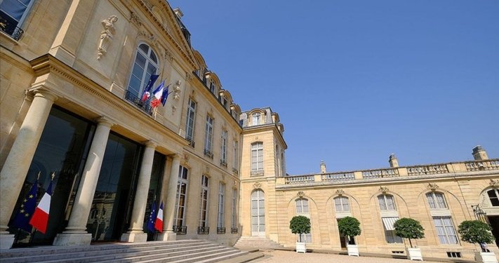 Fransa’da hükümet kabine değişikliğine gitti