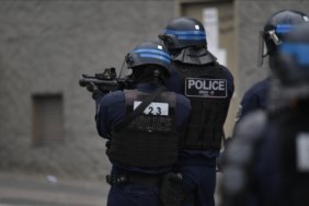 fransadaki-protestolarda-1-kisinin-plastik-mermi-nedeniyle-hayatini-kaybettigi-aciklandi