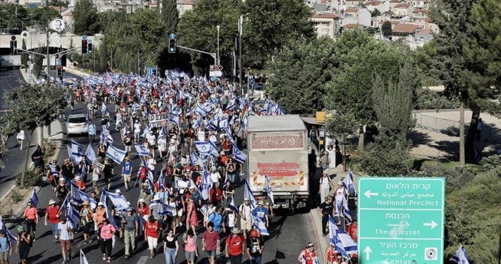 İsrail’de yargı düzenlemesi karşıtı gruplar Sacher Parkı’nda toplandı