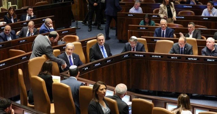 Netanyahu hükümeti, ülkeyi kaosa sürükleyen yasa tasarısını meclise soktu