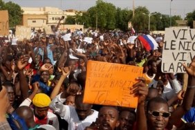 nijerde-darbe-destekcileri-sokaga-indi