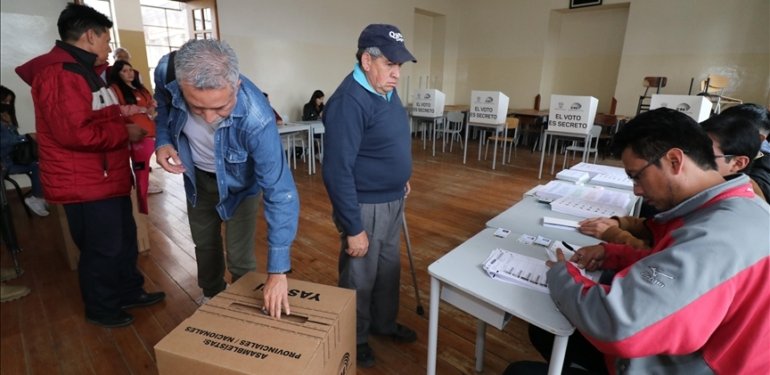 Ekvador’daki seçimlerin ilk sonuçları ikinci tura işaret ediyor