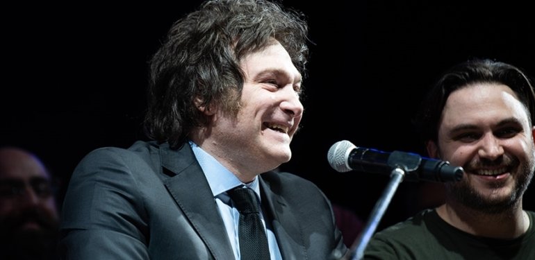 Arjantin’de ön seçimlerin en çok oy alan ismi Javier Milei oldu