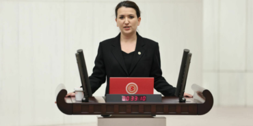 gokce-gokcen-faillerin-tarafini-tutmaya-ve-kadin-cinayetleriyle-ilgili-sessizlige-son-verin