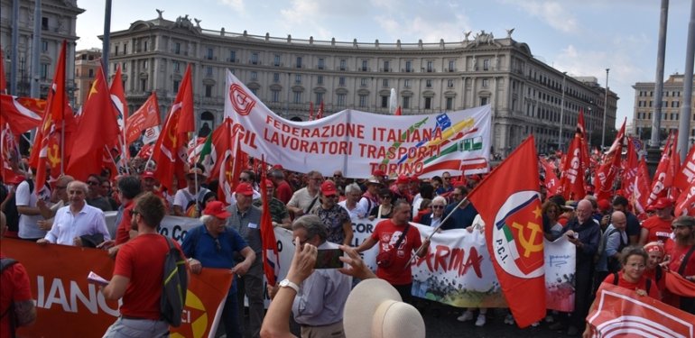 İtalya’da işçiler “asgari ücret” talebiyle yürüdü