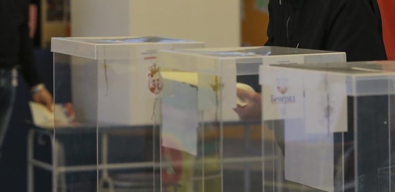 Sırbistan’da halk, erken genel seçimler için 17 Aralık’ta sandığa gidecek