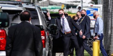 bidenin-koruma-aracina-otomobil-carpti