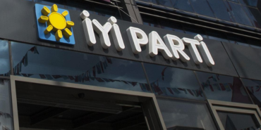 iyi-parti-cankaya-ilce-yonetimini-gorevden-aldi