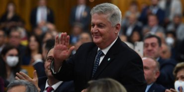 iyi-parti-genel-baskan-yardimcisi-ahmet-zeki-ucok-gorevden-alindi