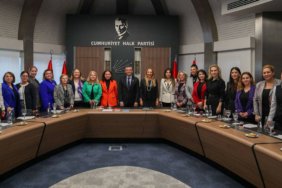 ozgur-ozel-kadin-kollari-myk-uyeleriyle-toplanti-gerceklestirdi