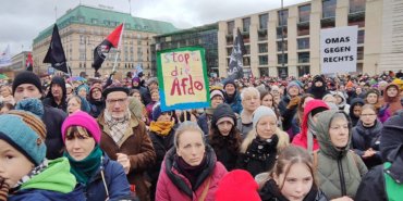 almanyada-asiri-saga-karsi-artan-eylemler