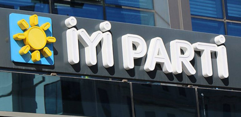 İYİ Parti Antalya’da Yönetim Krizi: 6 Üye Görevi Bıraktı