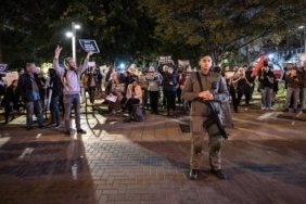 tel-avivde-savas-karsiti-gosteriye-polis-mudahalesi