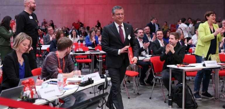 Özgür Özel, Sosyalist Enternasyonal Toplantısı için Madrid’e Gidiyor