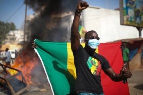 senegalde-cumhurbaskanligi-secimi-ertelendi-sokaklar-karisti