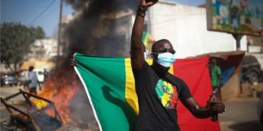 senegalde-cumhurbaskanligi-secimi-ertelendi-sokaklar-karisti