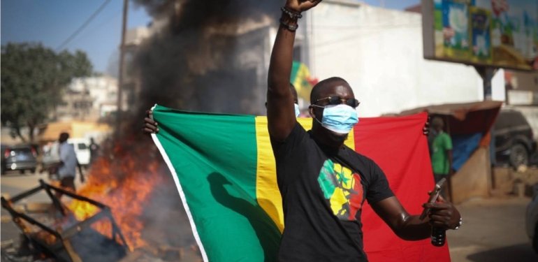 Senegal’de Cumhurbaşkanlığı Seçimi Ertelendi Sokaklar Karıştı