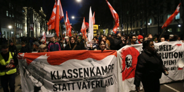 viyanada-asiri-sagci-balo-protesto-edildi