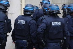 paris-belediyesine-yolsuzluk-sorusturmasi-kapsaminda-polis-baskini