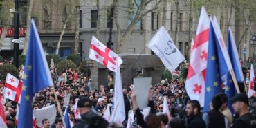 gurcistan-gundemindeki-ajan-yasasi-protestolara-yol-acti