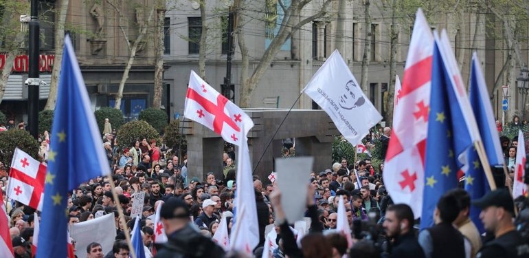 Gürcistan Gündemindeki “Ajan Yasası” Protestolara Yol Açtı