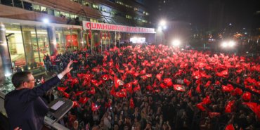 CHP GENEL BAŞKANI ÖZGÜR ÖZEL, CHP GENEL MERKEZİ ÖNÜNDE TO