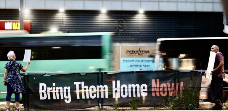 Tel Aviv’de Rehine Yakınlarından Protesto