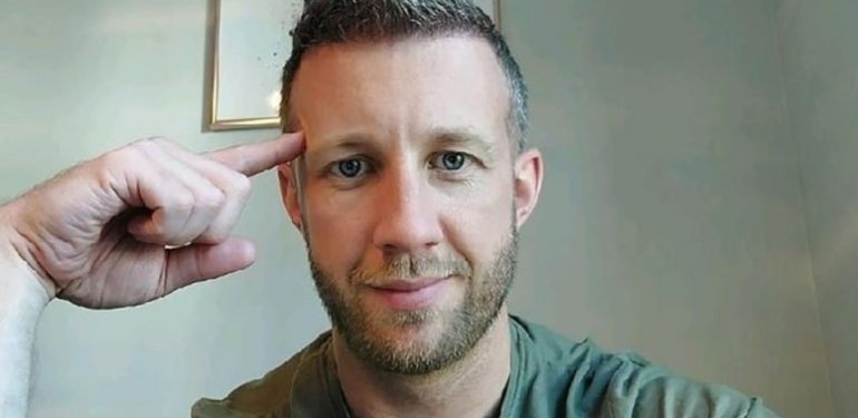 Ajanlıkla Suçlanan Eski İngiliz Kraliyet Donanması Mensubu Parkta Ölü Bulundu