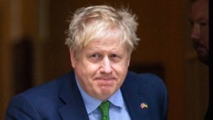 boris-johnson-kimligini-unuttugu-icin-oy-verme-merkezine-alinmadi