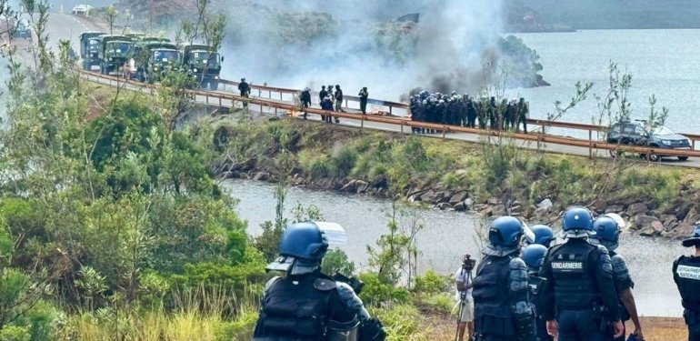 Fransa’dan Yeni Kaledonya’daki Direnişe Müdahale