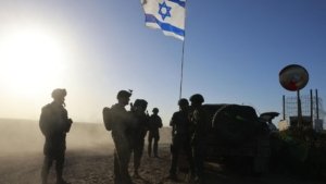 israil-askerlerinin-mancinikla-yaktigi-beton-duvarlar-tzi2CFDL.jpg