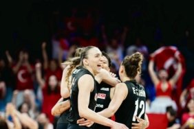 turkiye-a-milli-kadin-voleybol-takimi-zaferle-donuyor-QmPtwGCd.jpg