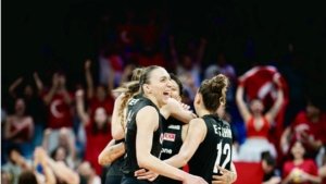 turkiye-a-milli-kadin-voleybol-takimi-zaferle-donuyor-QmPtwGCd.jpg
