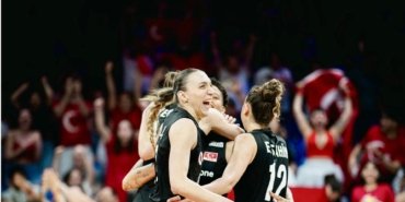 turkiye-a-milli-kadin-voleybol-takimi-zaferle-donuyor-QmPtwGCd.jpg